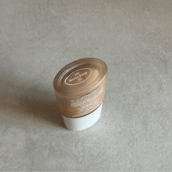 IT Cosmetics Confidence in a Foundation Shade 240 Med Bronze - Picture 2 of 3